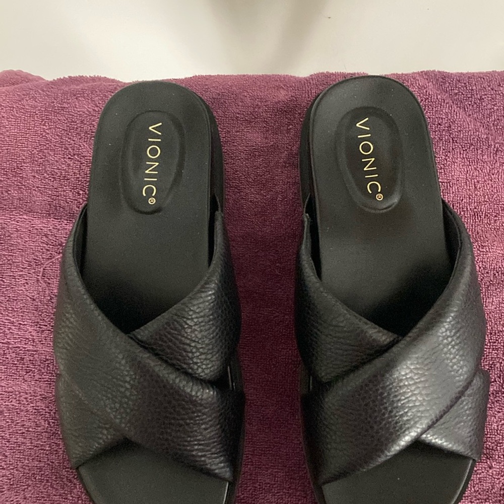 Vionic cross cross slides.